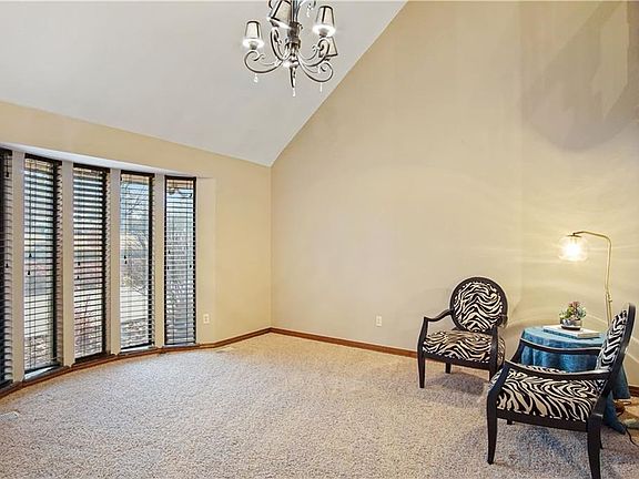 4th image of 11213 Greenbriar Chase