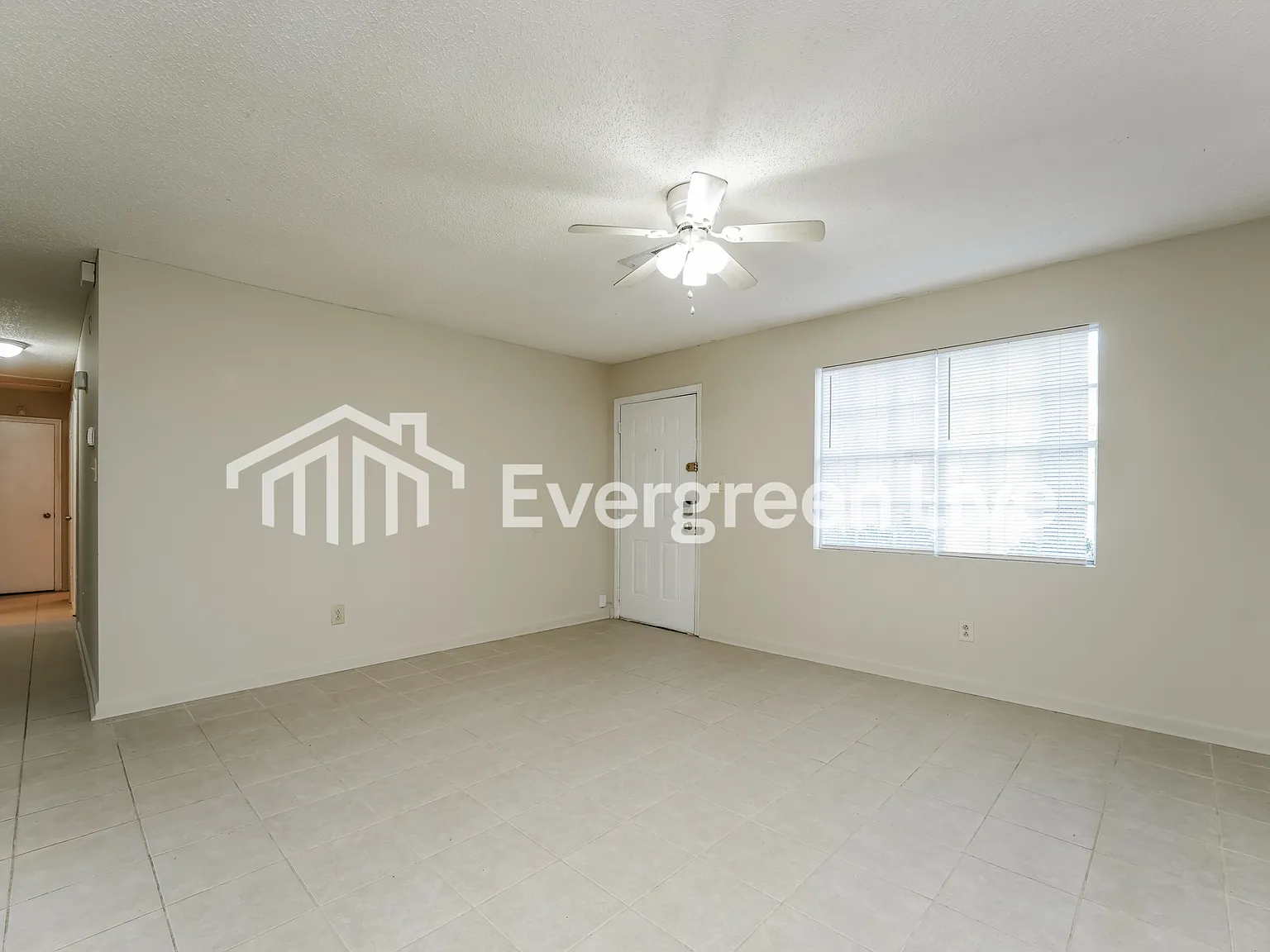 3 bed, 1.0 bath, 1232 sqft, $1,075 — Photo 3