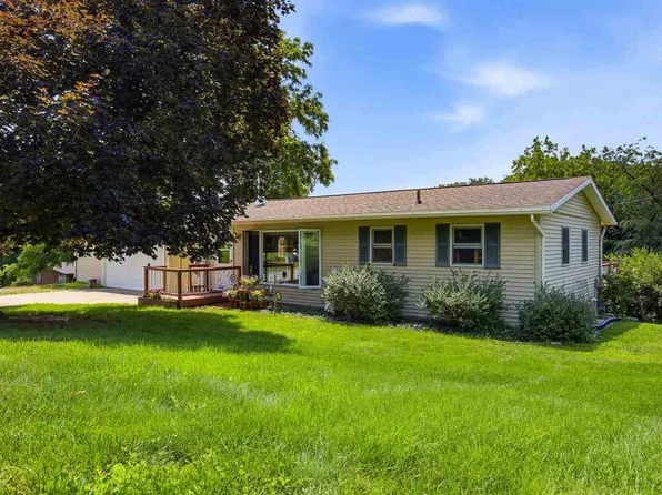 3429 Ridgecrest Dr NE, North Liberty, IA 52317