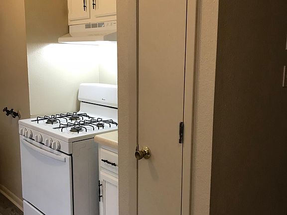 4th image of 3024 Stearns Ave