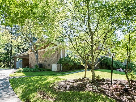 4th image of 878 Bradford Ct