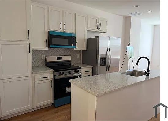4 bed, 1776 sqft, $3,000 — Photo 3