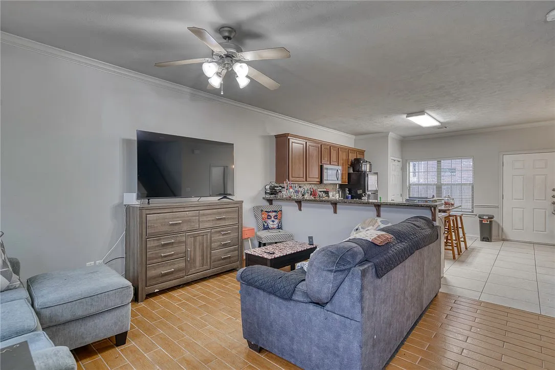 3 bed, 1492 sqft, $1,600 — Photo 2