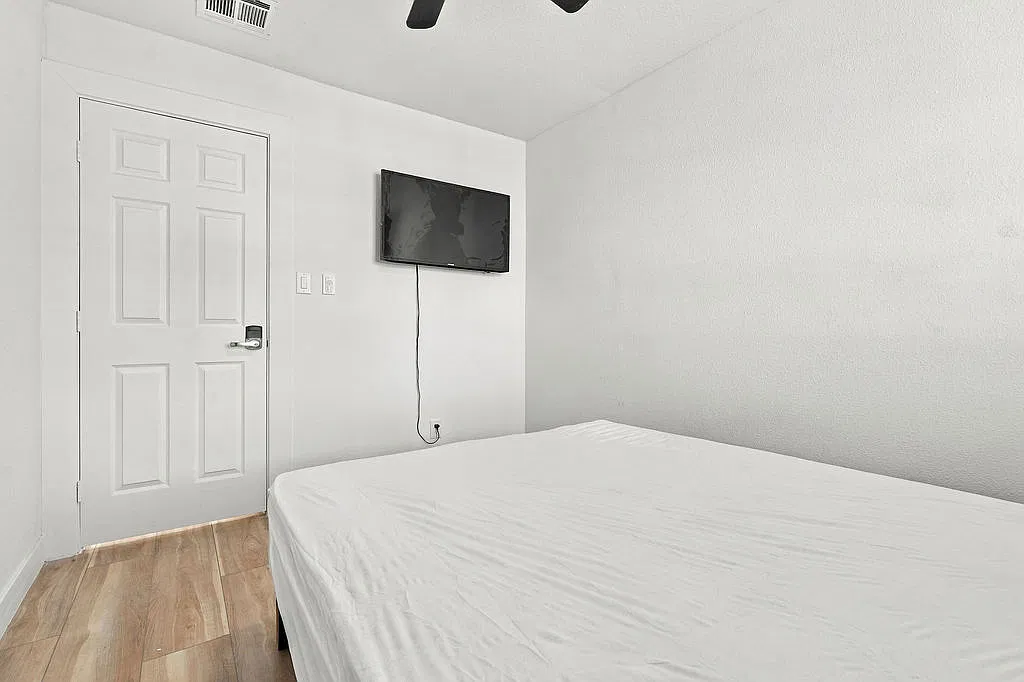 7 bed, 1150 sqft, $800 — Photo 4