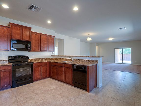 LGI Homes - Magma Ranch