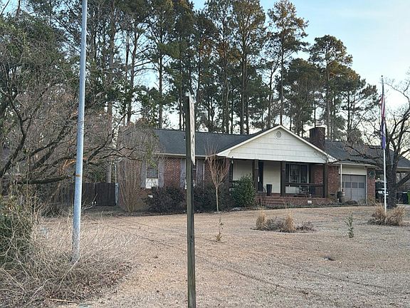 2nd image of 211 Rockledge Rd