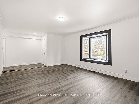 5th image of 124 Scarboro Cres