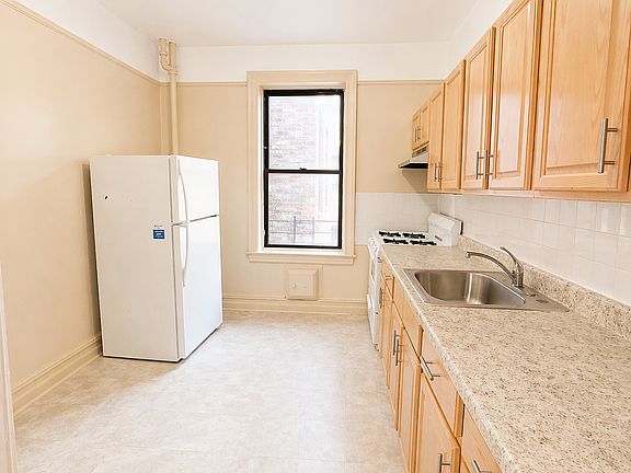 2nd image of 1087 Willmohr St APT 1C