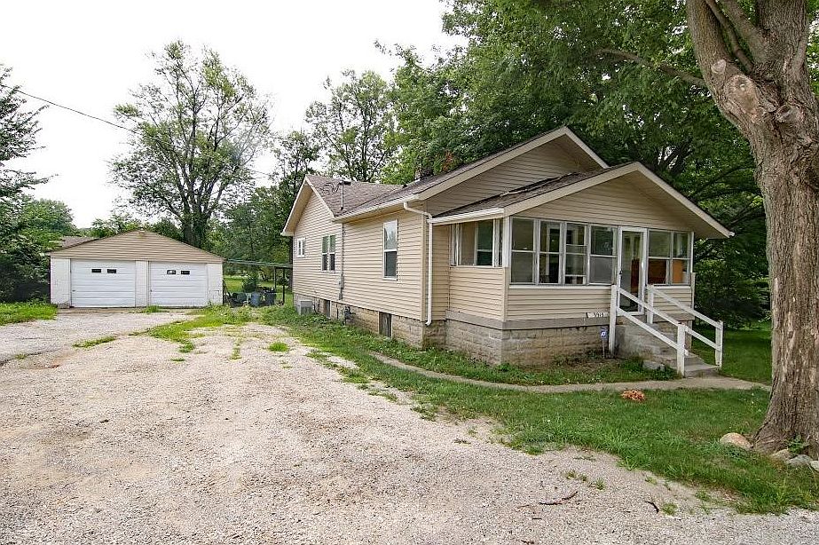 1st image of 3915 S Lynhurst Dr