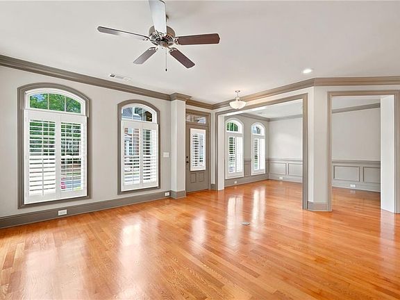 5th image of 10870 Bossier Dr