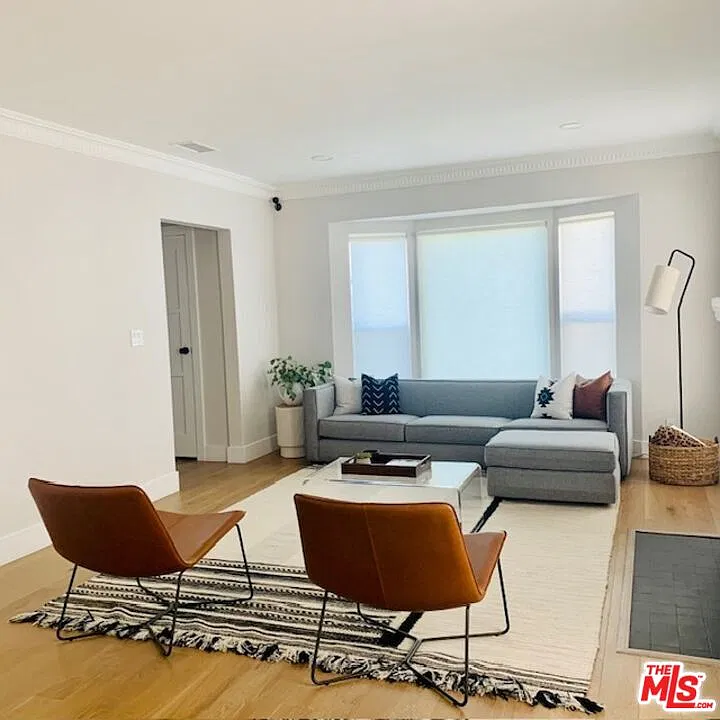 3 bed, 2.0 bath, 1523 sqft, $5,950 — Photo 4
