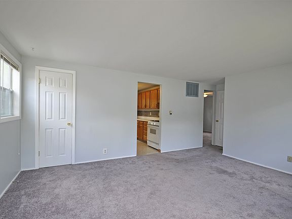 4th image of 908 Dover Dr