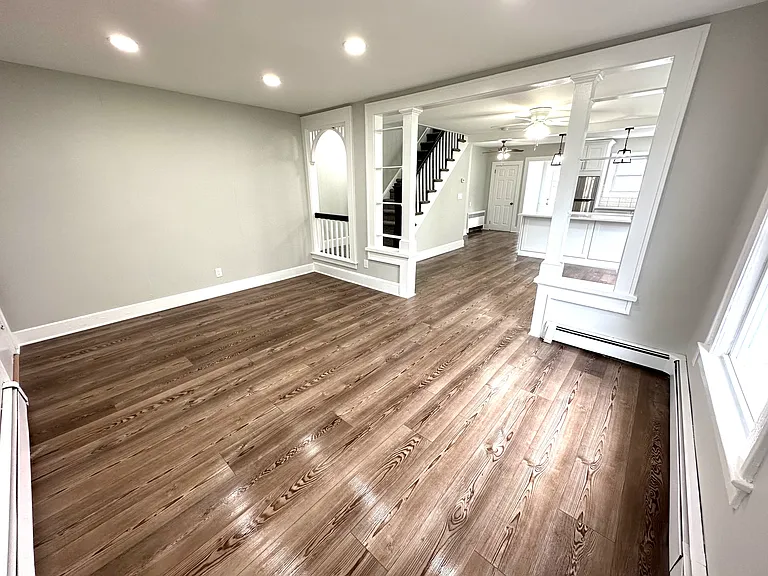 Maple Ave — Photo 14