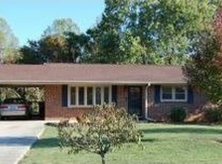 705 Hill Top Dr, Johnson City, TN 37604