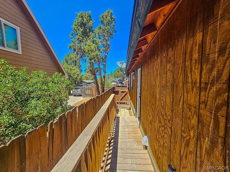 2136 3rd Ln — Photo 20