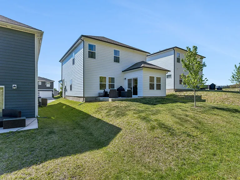 1735 Flora Grv — Photo 20