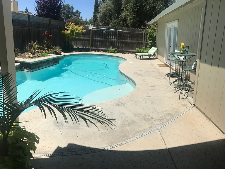 876 River Bluff Ct — Photo 2