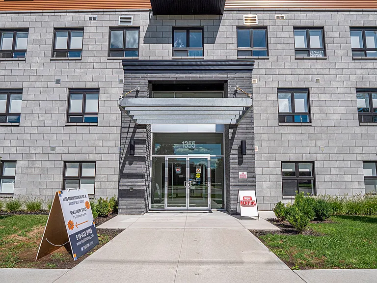 1355 Commissioners Rd W — Photo 17