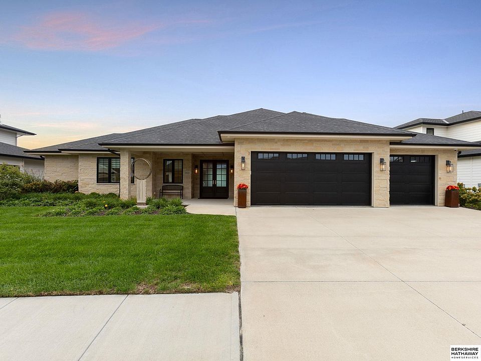 1st image of 28426 Laurel Circle Valley NE