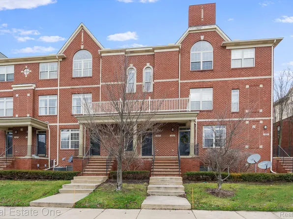 3051 Camden Dr, Troy, MI 48084