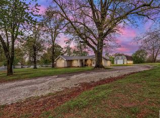 216 S County Line Rd, Windsor, MO 65360