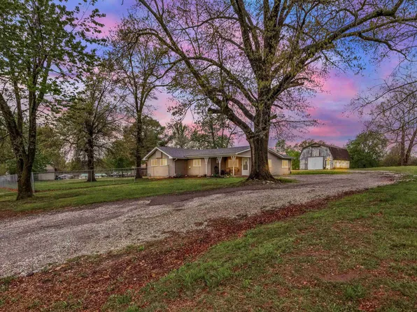 216 S County Line Rd, Windsor, MO 65360