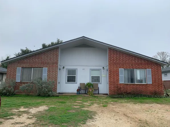 203 2nd Ave APT 1, Smithville, TX 78957