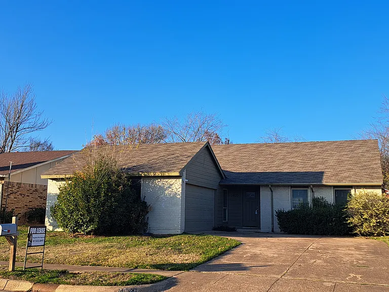 7833 Bermejo Rd — Photo 2