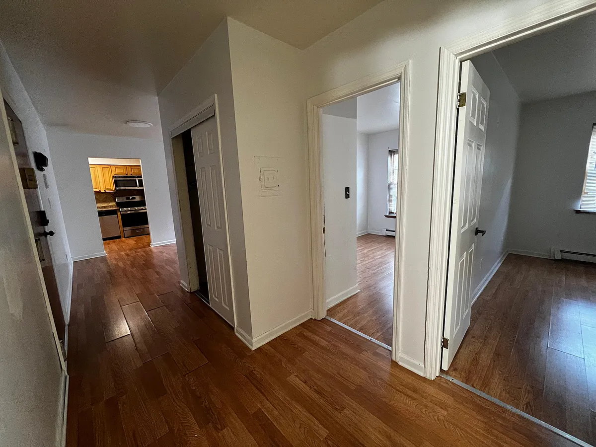 Building Photo - 475 Elm St