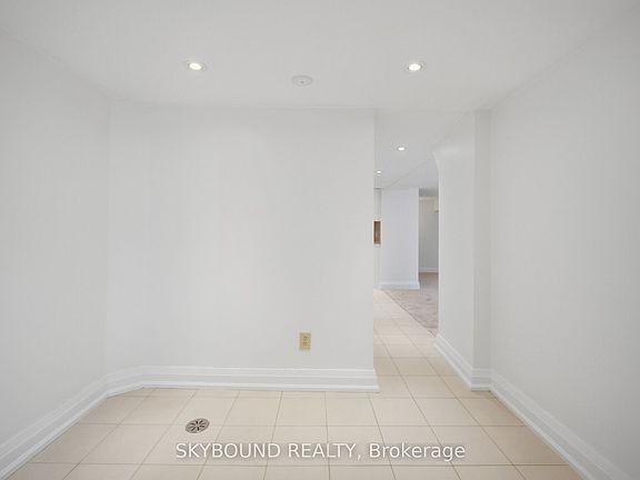 4th image of 243 Keele St