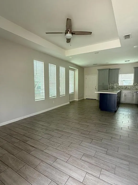 Building Photo - 5901 Nightingale Ave #1