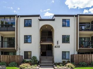 615 Center St APT T1, Herndon, VA 20170