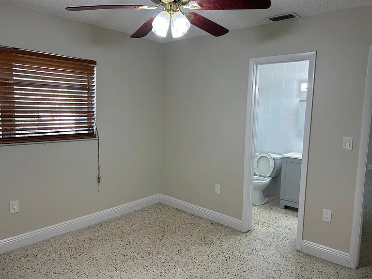 240 E 8th St #5 — Photo 9