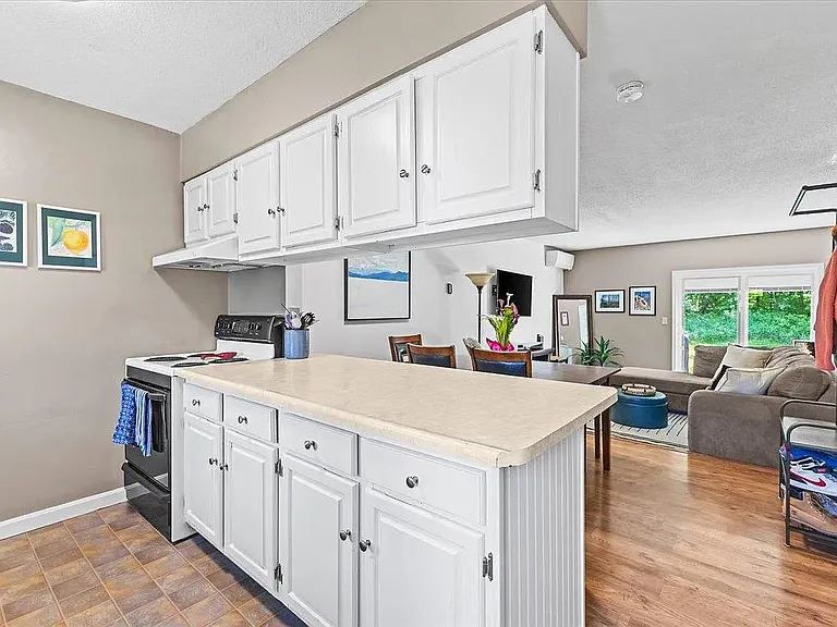 37 Densmore Dr — Photo 18
