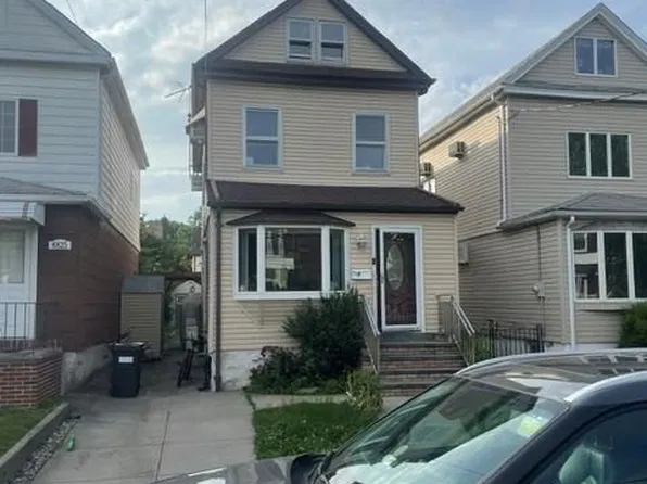8827 Aubrey Ave, Ridgewood, NY 11385