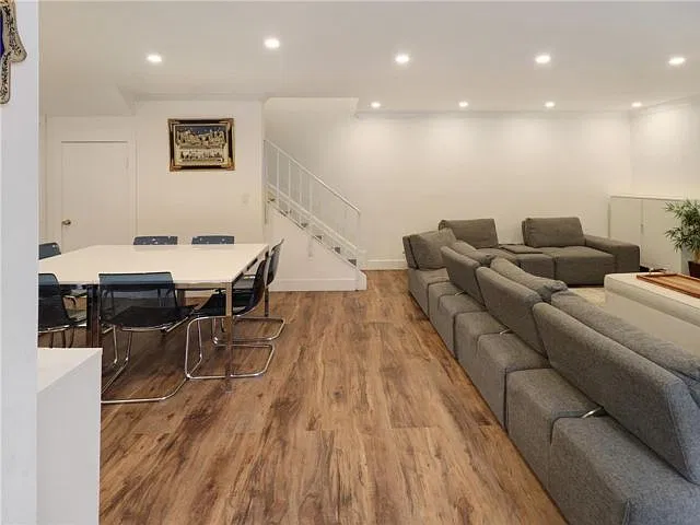 3 bed, 2.5 bath, $3,200 — Photo 2