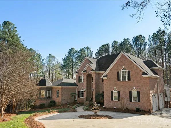9135 Fair Oak Dr, Sherrills Ford, NC 28673
