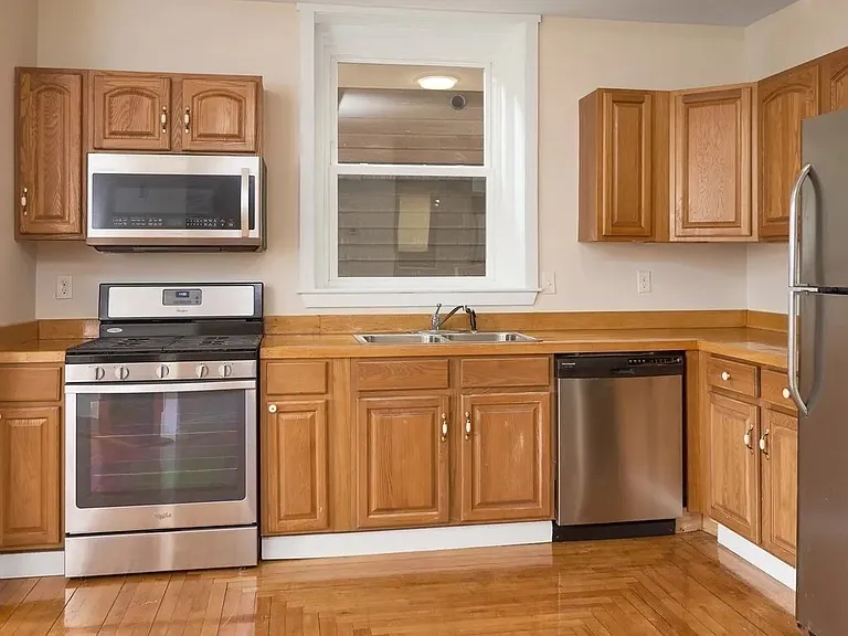 15 Hamilton St #1 — Photo 7