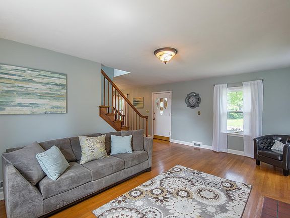 4th image of 173 E Schreyer Pl