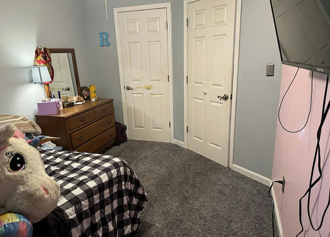 4 bed, 2298 sqft, $2,600 — Photo 2