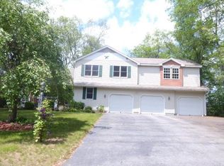 10 Poplar Dr, Wilbraham, MA 01095