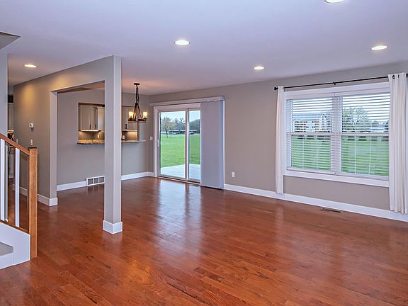 4th image of 1683 Eagle Crest Dr