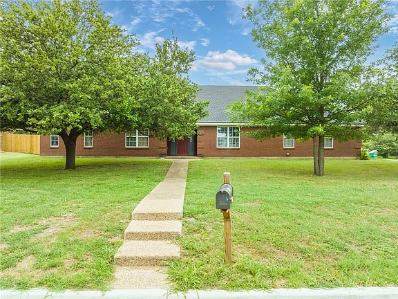 2nd image of 301 W Denison Dr