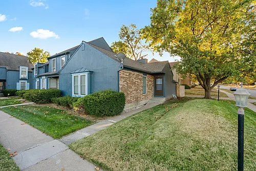 4521 SW 33rd Ter Photo 1