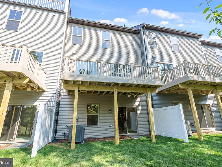 6947 Gladebrook Rd — Photo 37