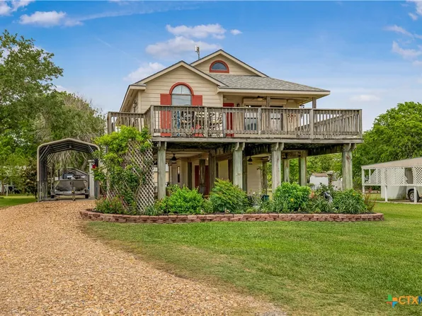 205 E Bay Ave, Seadrift, TX 77983