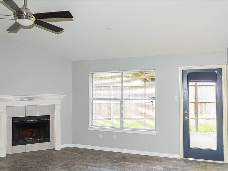 822 Oak Lodge Ct — Photo 3