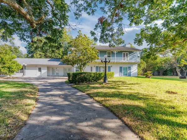 339 W 5th St, Yorktown, TX 78164