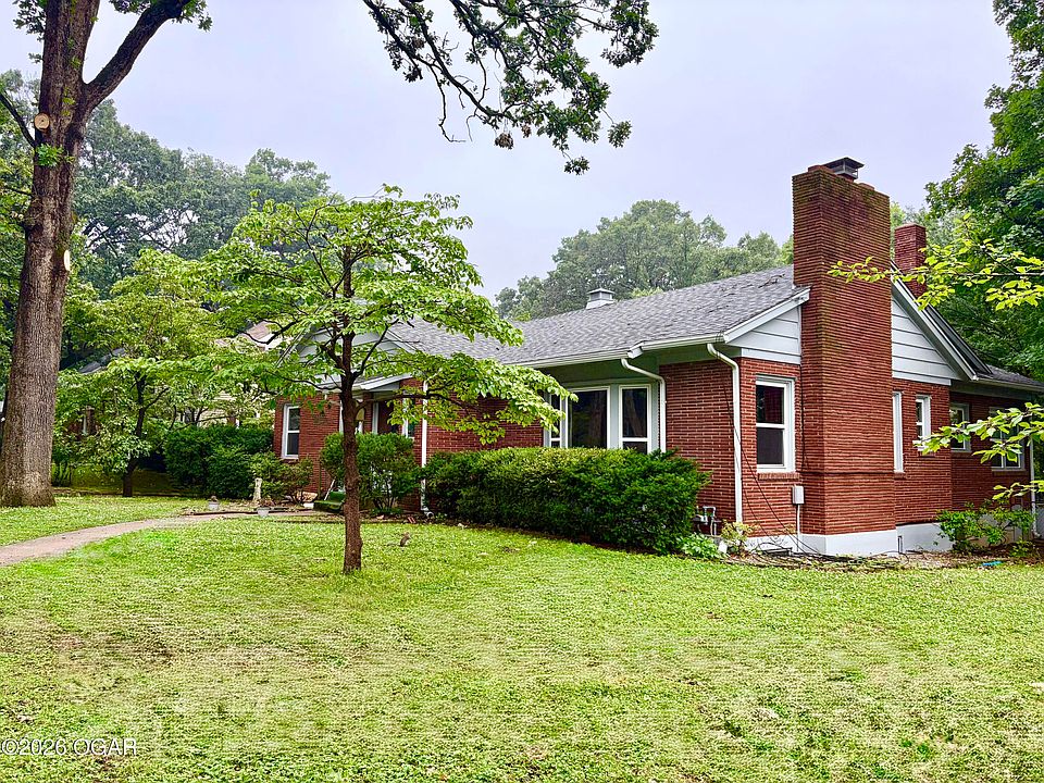 1st image of 700 Oak Ridge Dr