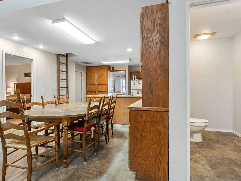 1107 Madison St — Photo 8